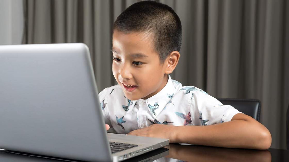 El aprendizaje remoto conduce a la escasez de computadoras portátiles en las escuelas de EE. UU.