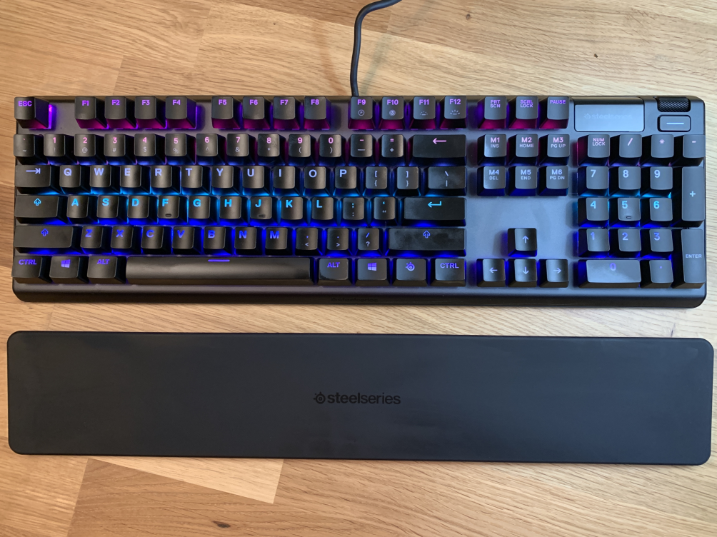 SteelSeries Apex 5 Hybrid Mechanical Keyboard muñeca separada