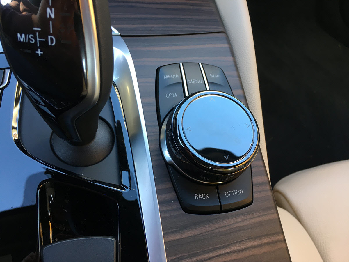 2018 BMW 530e Control