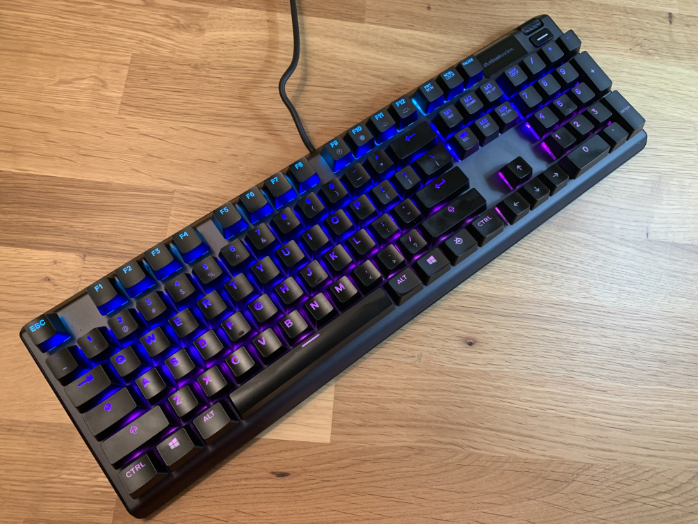 SteelSeries Apex 5 Hybrid Mechanical Keyboard derecho