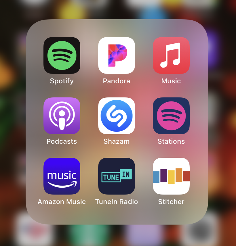 iconos de aplicaciones de servicio de música en la pantalla de un iPhone