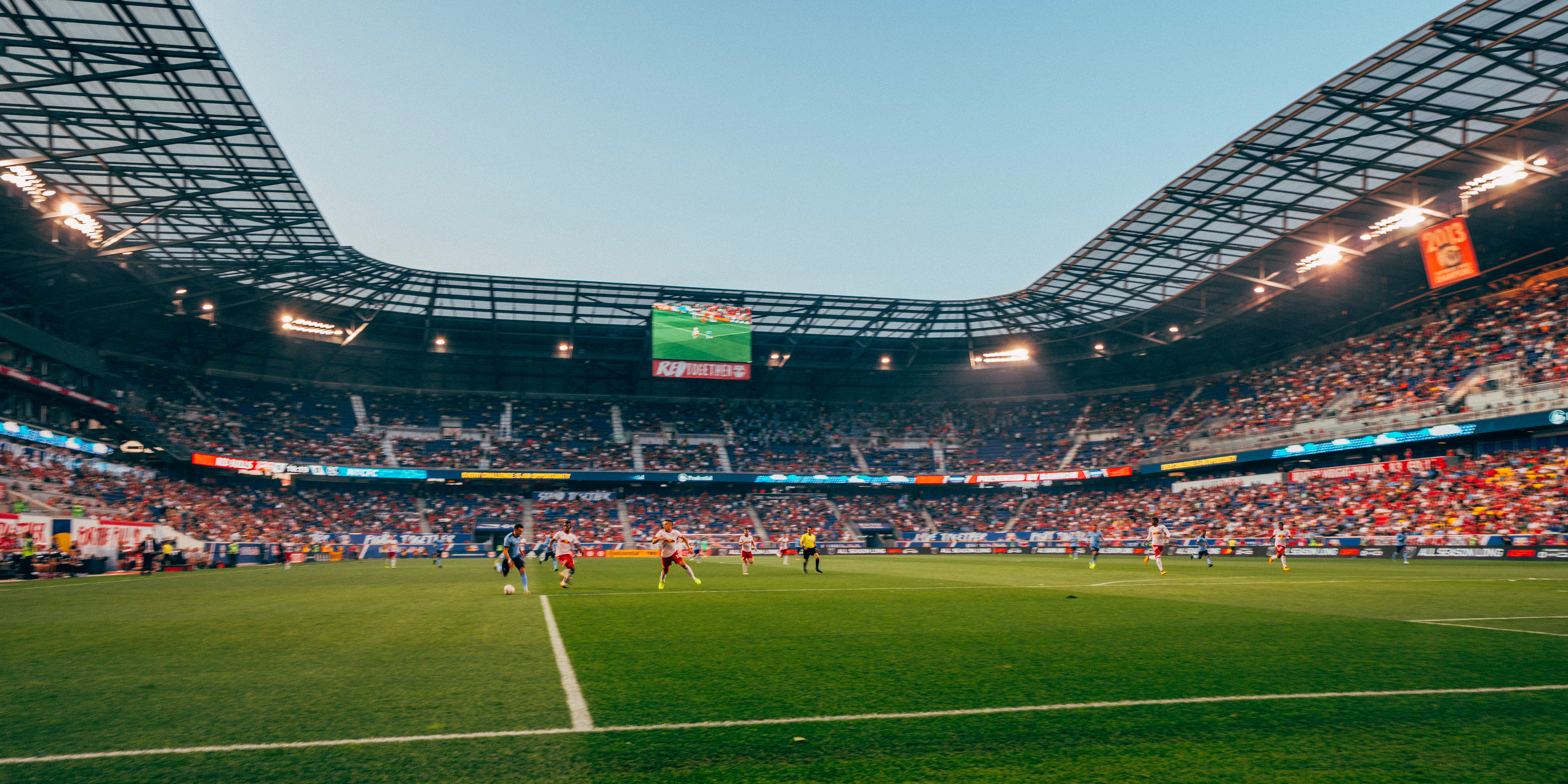 Imagen de muestra de Sony FE 12-24 mm F4 G (campo de fútbol)