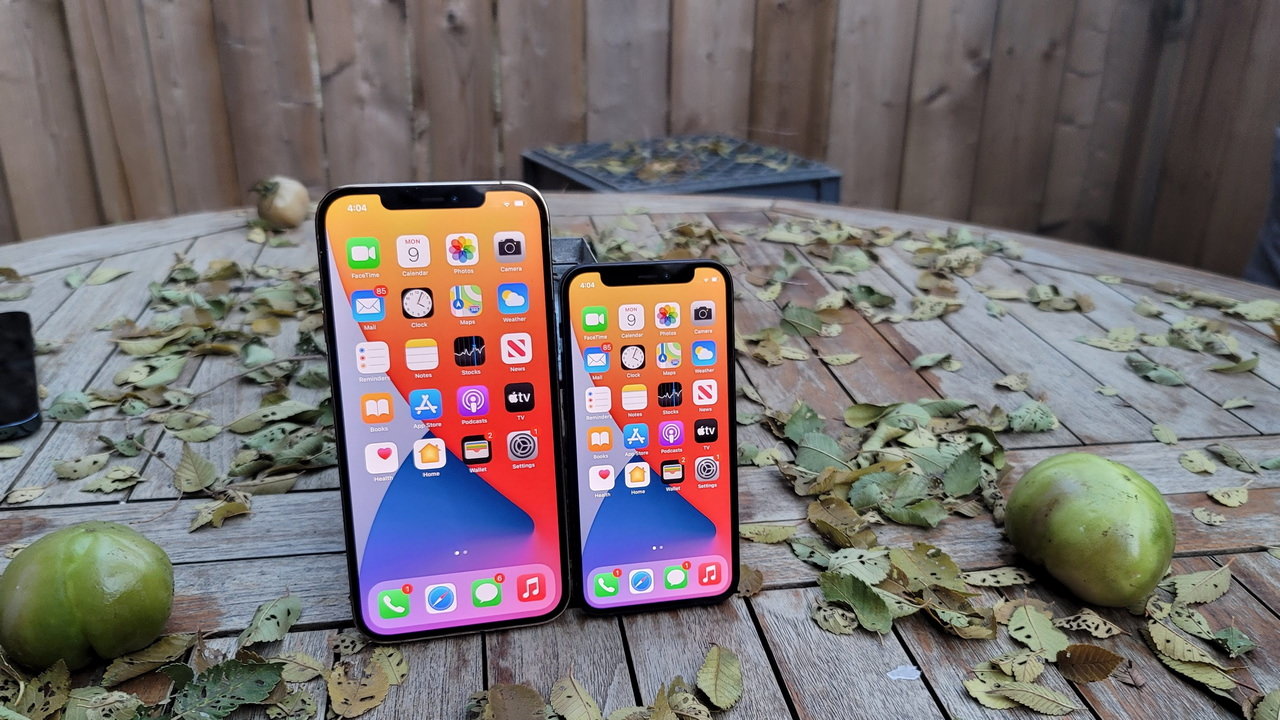 IPhones grandes y pequeños uno al lado del otro